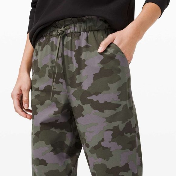 Lululemon High Rise Stretch Full Length Jogger in Camo - Picture 3 of 6